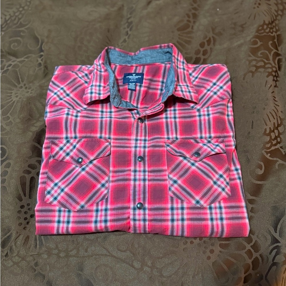 Men’s American Eagle Outfitters Red and White Plaid Button-Up Shirt Size XL